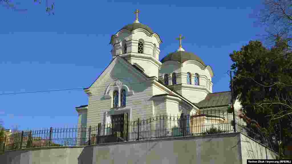 Православный храм Вознесения Господня на улице Челюскинцев был разрушен с помощью танков в 1953 году, отстроен заново в период 2002-2014 годов