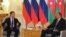 Президент Азербайджана Ильхам Алиев (справа) встречается со своим российским коллегой Дмитрием Медведевым в резиденции "Загульба". Баку, 3 сентября 2010