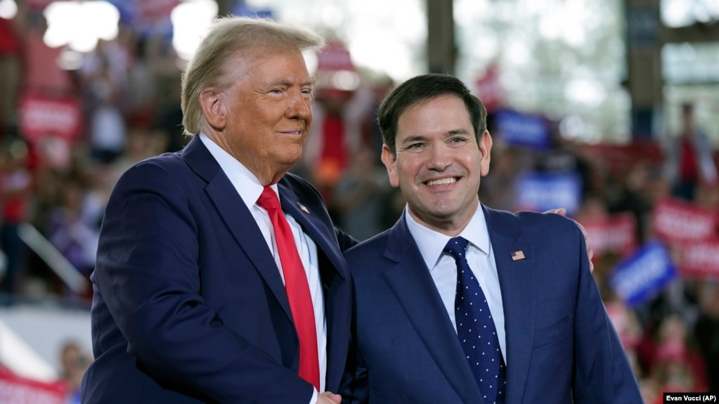 Ứng cử viên Ngoại trưởng Hoa Kỳ Marco Rubio (phải) với Tổng thống đắc cử Hoa Kỳ Donald Trump (ảnh lưu trữ)