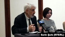 Analistul Vlad Socor alături de Maia Sandu la o dezbatere la București organizată de Fundația Mării Negre