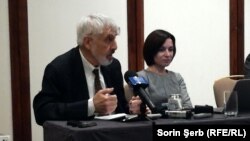 Maia Sandu și Vladimir Socor la o conferință de securitate organizată în România, în 2018