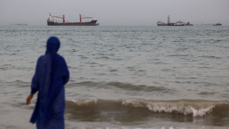 Could The US-Iran Battle For Hormuz Be A Win For Russia And China?