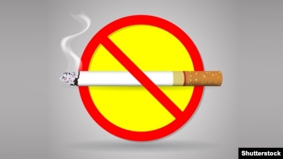 Tort oyoqda turgan yalangoch odamlarning fotosuratlari