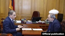 Armenia - Parliament speaker Ara Babloyan (L) meets with Prime Minister Nikol Pashinian, Yerevan, 25Dec2018