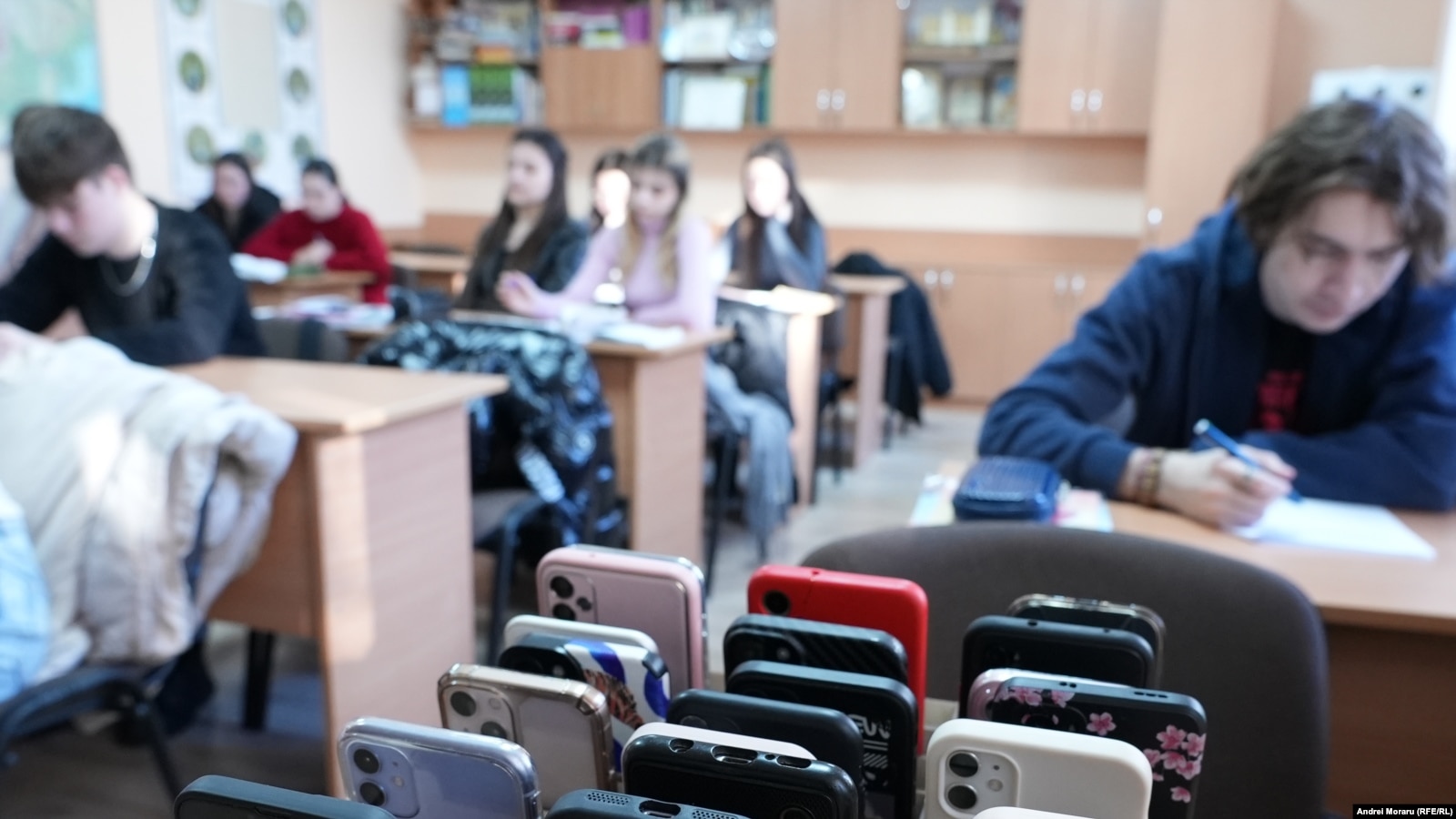 PISA 2025: elevii moldoveni au rezultatele mai bune la științe, dar pierd teren la matematică și lectură