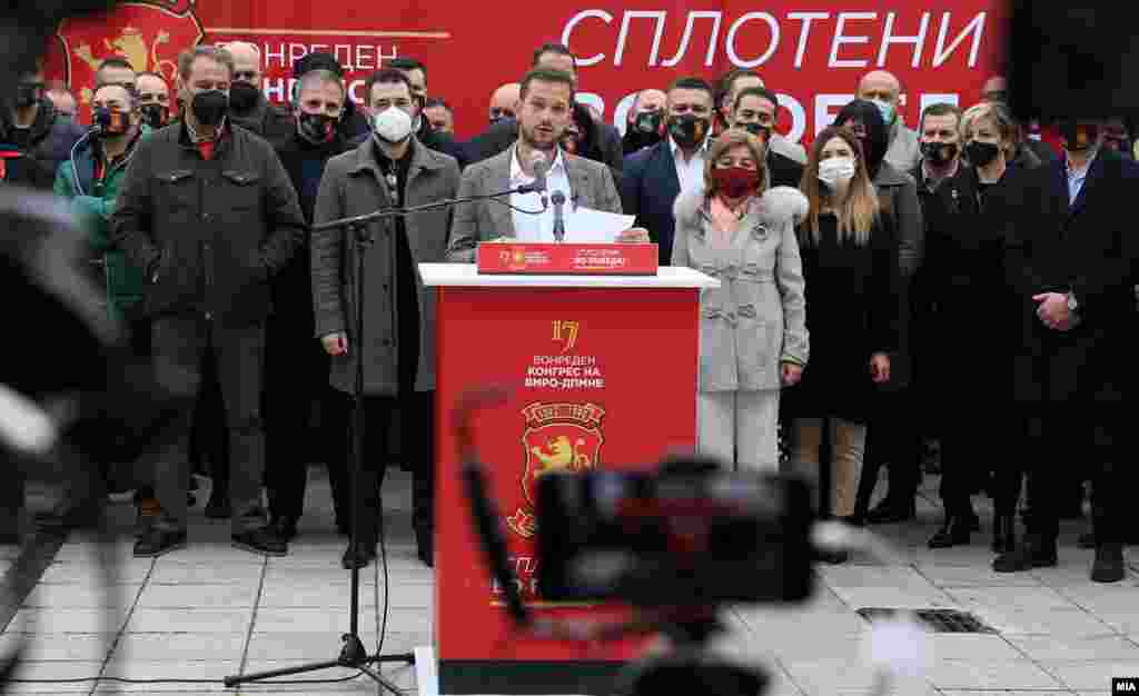 МАКЕДОНИЈА - Иницијативниот одбор за свикување на Вонреден конгрес на ВМРО-ДПМНЕ го одложи конгресот закажан за 28 март во Скопје. Како што соопштуваат од Оборот, ваквата одлука е донесена заради влошената епидемиолошка состојба и доцнењето со техничките подготовки.