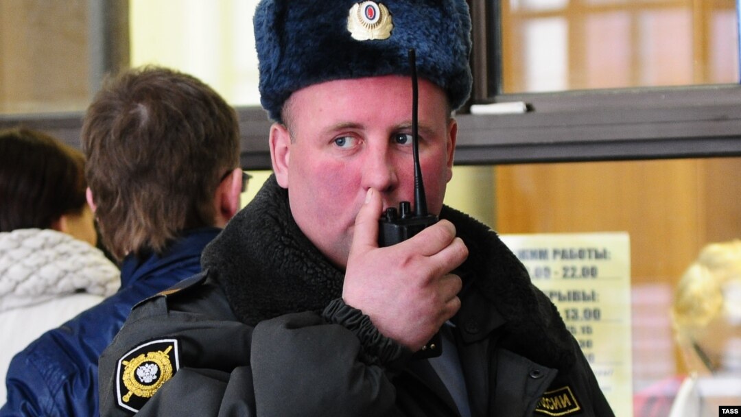 Нужны ли полицейским новые средства связи? Эксперты не сомневаются: да, они нужны. Но есть вопросы по поводу конкретных цен на рации и центры связи для МВД.