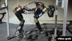 Almaniya mühəndislərinin düzəltdikləri robot