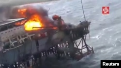 Каспийдегі әзербайжандық мұнай платформасындағы өрт. 5 желтоқсан 2015 жыл. Видеодан скриншот.