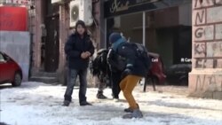 Tbilisidə şaxta yolları xaosa çevirdi