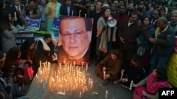 Pakistani activists light candles on the anniversary of the death of the governor of Punjab Province, Salmaan Taseer, in Lahore on January 4, 2016.