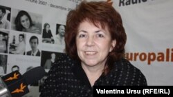 Olga Poalelungi în studioul Europei Libere la Chișinău