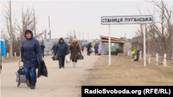 Згідно з даними військових на пропускних пунктах, більш як мільйон людей перетинали лінію зіткнення на Донбасі до карантину