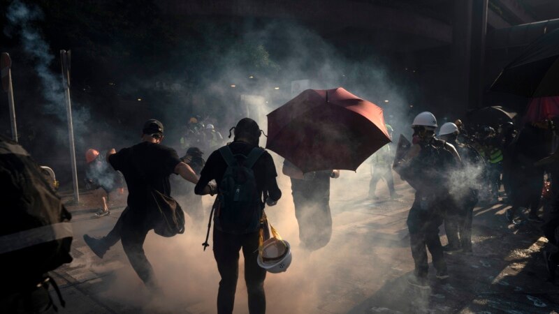 Гонконгдо демонстранттарга ок атылды 