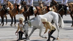 Türkmenistan sentýabra geçirilen Garaşsyzlyk baýramynda “Halk, Watan, Serkerdebaşy” şygaryny dolanyşyga girizdi