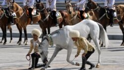 Türkmenistan sentýabra geçirilen Garaşsyzlyk baýramynda “Halk, Watan, Serkerdebaşy” şygaryny dolanyşyga girizdi