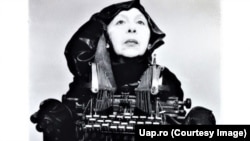 „Doamna Oliver”, de Geta Brătescu