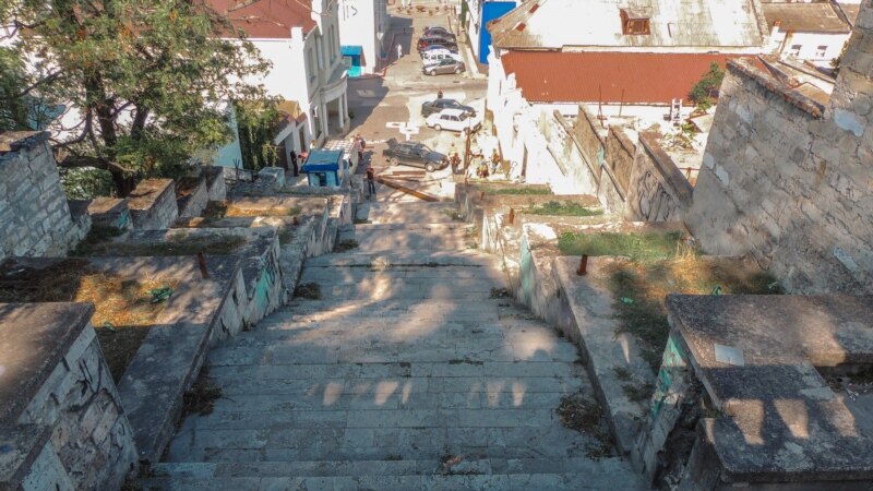 В Керчи демонтировали ступени и стены Большой Митридатской лестницы – власти