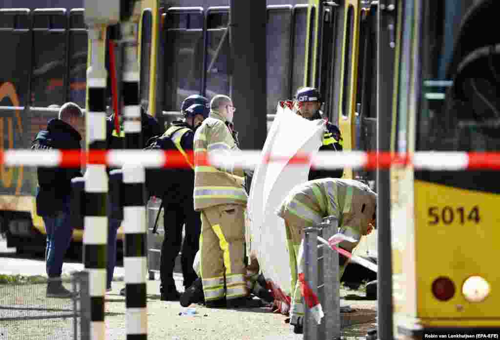 ХОЛАНДИЈА - Холандските обвинители соопштија дека осомничениот за смртоносниот напад во трамвајот во Утрехт ќе биде теретен за терористички убиства.
