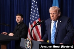 Volodimir Zelenski și Donald Trump, la Mar-a-Lago, în Florida, pe 28 decembrie 2025.