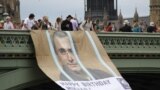 Акция активистов в Лондоне, приуроченная к 50-летию Михаила Ходорковского