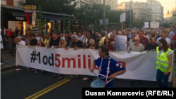 Serb protestçileri