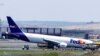 Un avion Boeing a aterizat la Istanbul fără roțile din față.