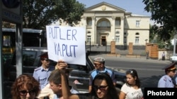 Armenia -- Activists protest in Yerevan against Armenia’s membership in the Moscow-led Customs Union, 3 Sep, 2014.