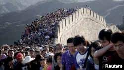 Великая Китайская стена также начала строиться при Цинь Шихуане