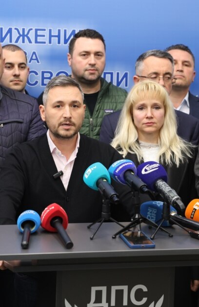 Фракцията на ДПС на Ахмед Доган обяви че напуска управляващото