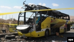 Пошкоджений вибухом автобус (ілюстративне фото) 
