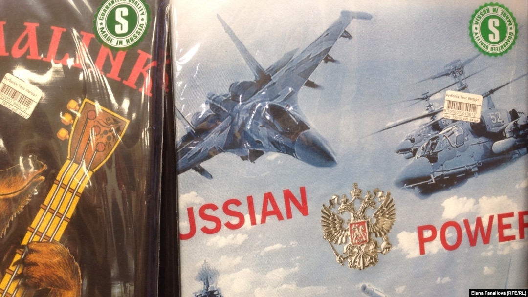 Принты на майках, киоск на Арбате