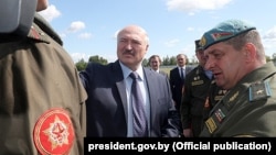 Аляксандар Лукашэнка сярод спэцназаўцаў у Мар'інай Горцы