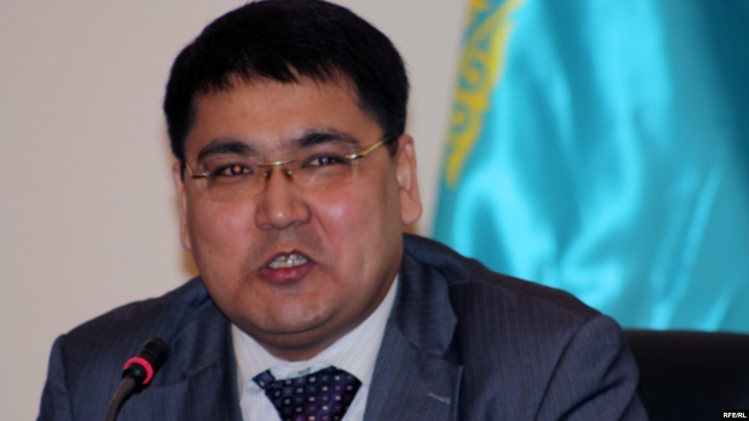 Бастық өзінің хатшысын қатты қағып алды Нағыз армян порно