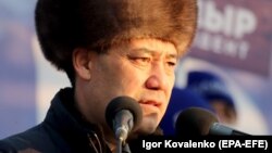 Presidential candidate Sadyr Japarov speaks during a rally with voters in Tokmak on December 30.