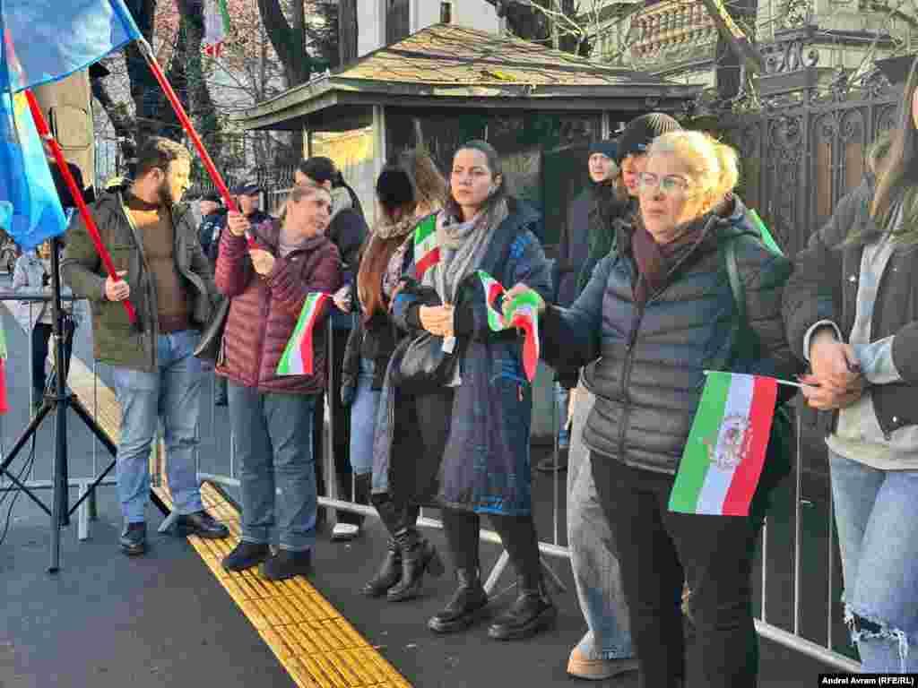 În România, trăiesc oficial puțin peste 4.000 de iranieni.