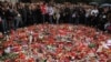 Траурные мероприятия болельщиков в Праге после гибели хоккеистов "Локомотива"