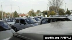 Toshkentda AYoQSh oldida benzin uchun navbat