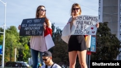 Участницы протестов в Беларуси после президентских выборов, 9 августа 2020 года