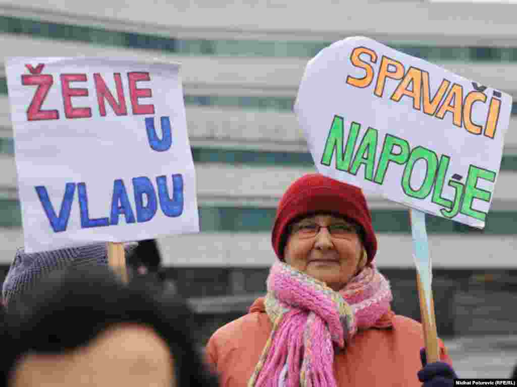 BiH - Ispred Zgrade zajedničkih institucija BiH, nezadovoljstvo svojim položajem u društvu su iskazale žene iz cijele BiH, Sarajevo, 24.11.2011. Foto: RSE / Midhat Poturović 