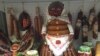 Кілбасная баба, торт-бібліятэка і бульба ў фужэры — як аздоблены ўчастак, дзе галасуе Лукашэнка