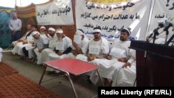 د ساختماني شرکتونو مسؤلین د تحصن پر مهال