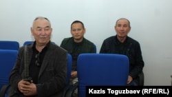 Болатбек Солтанов (слева) — свидетель по делу Болатхана Жунусова. Талдыкорган, 16 сентября 2019 года.