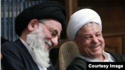 اکبر هاشمی رفسنجانی و محمود هاشمی شاهرودی در یکی از جلسات مجمع تشخیص مصلحت