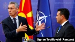Foto nga arkivi - Sekretari i Përgjithshëm i NATO-s Jens Stoltenbers dhe kryeministri i Maqedonisë së Veriut, Zoran Zaev