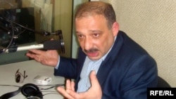 Azerbaijani journalist and commentator Rauf Mirqadirov (file photo)