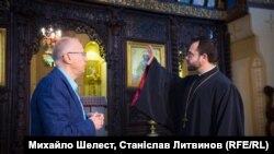 Посол Ігор Осташ з Архімандритом Шарбелем Маалуфом в монастирі Святого Іоанна