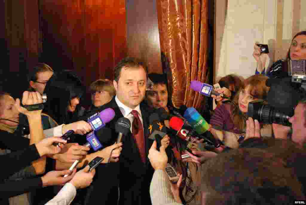 Premierul Vlad Filat a înţeles jocul "dizidenţilor" din PCRM