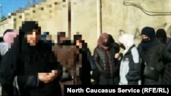 Чеченцы у здания УВКБ ООН в Баку