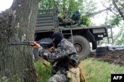 Militari separatiști langa Slaviansk.